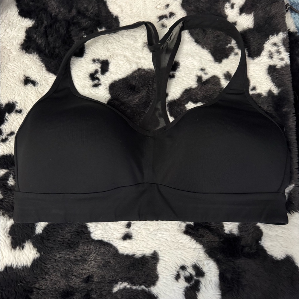 Sleek Black Sports Bra for Women
